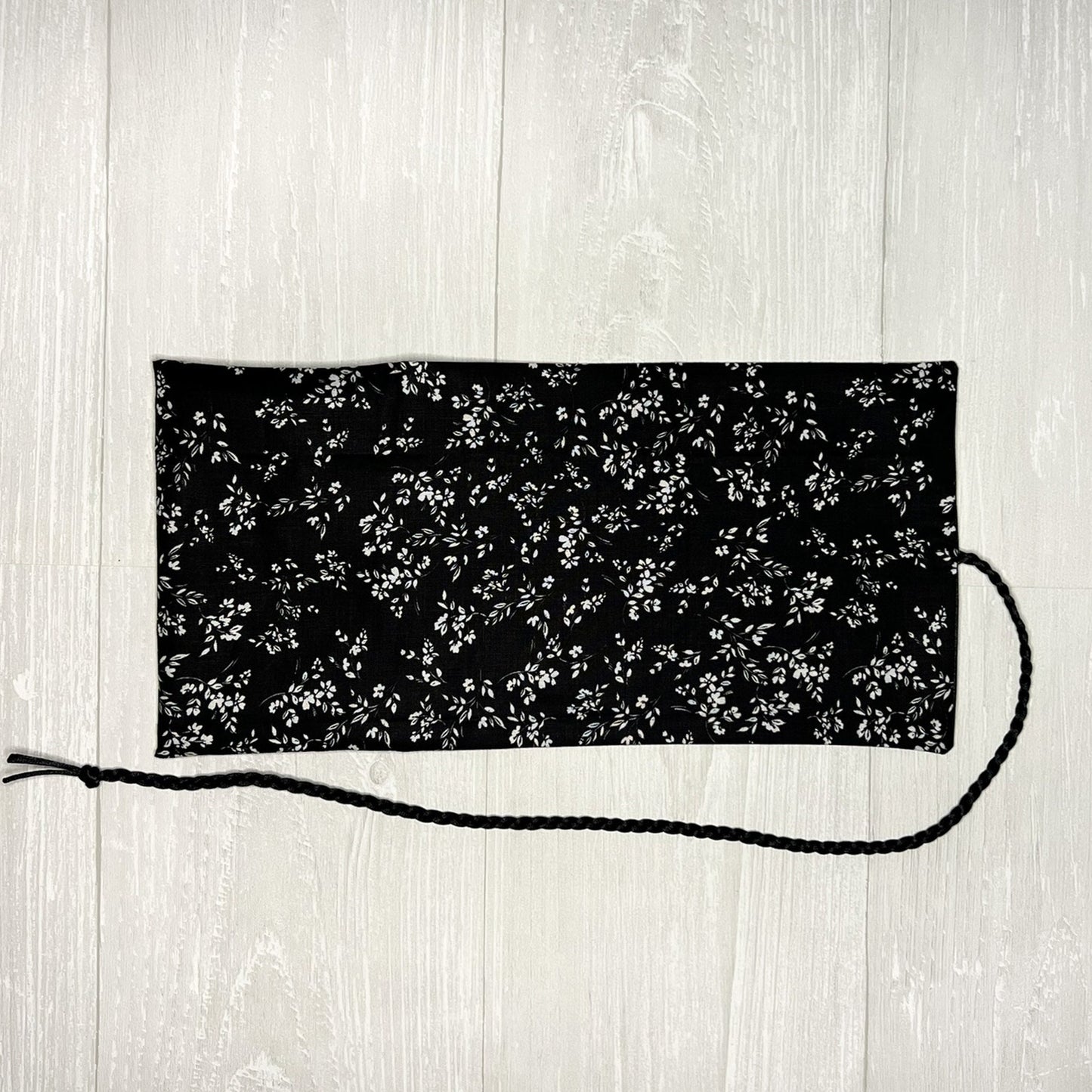 Black Floral Tarot Deck Wrap Pouch, Tarot Pouch, Tarot Altar Supplies & Accessories, Tarot Card Holder, Divination Pagan Tarot Reader Gift