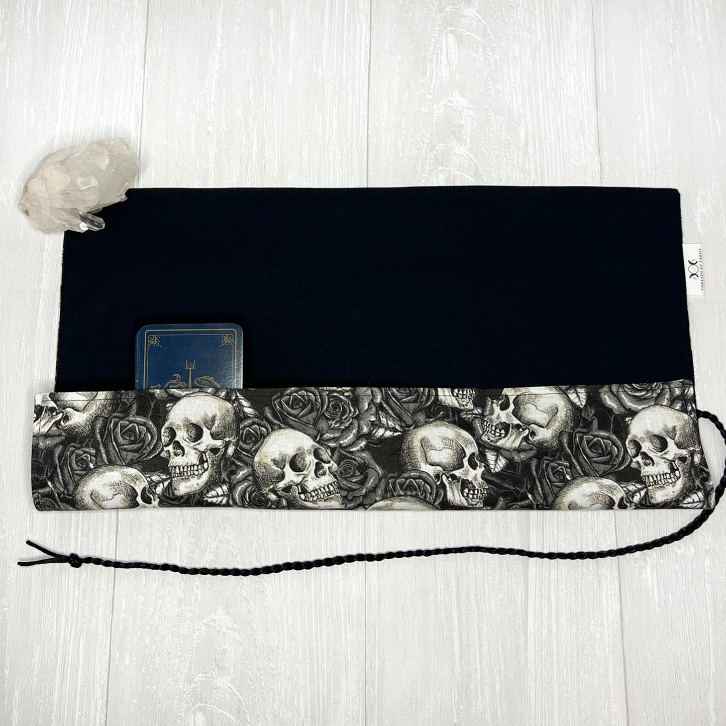 Skulls & Roses Tarot Wrap, Witch Tarot Deck Storage Cloth, Tarot Card Holder, Pagan Witchcraft Wiccan Divination Supplies, Tarot Accessories