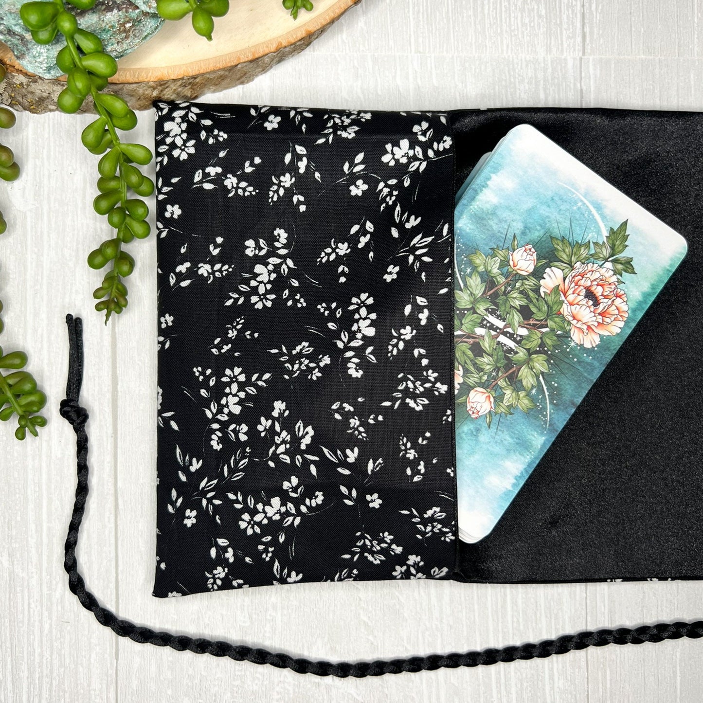 Black Floral Tarot Deck Wrap Pouch, Tarot Pouch, Tarot Altar Supplies & Accessories, Tarot Card Holder, Divination Pagan Tarot Reader Gift