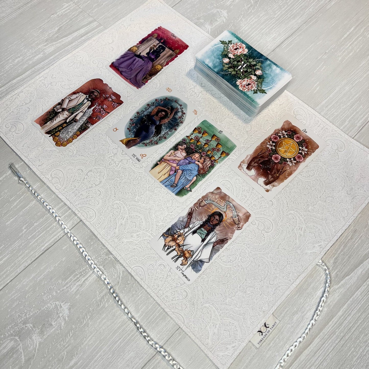 White Tarot Wrap, Satin and Cotton Tarot Storage and Cloth, Tarot Deck Holder, Pagan Witchcraft Wiccan Divination Tools Gifts & Supplies,