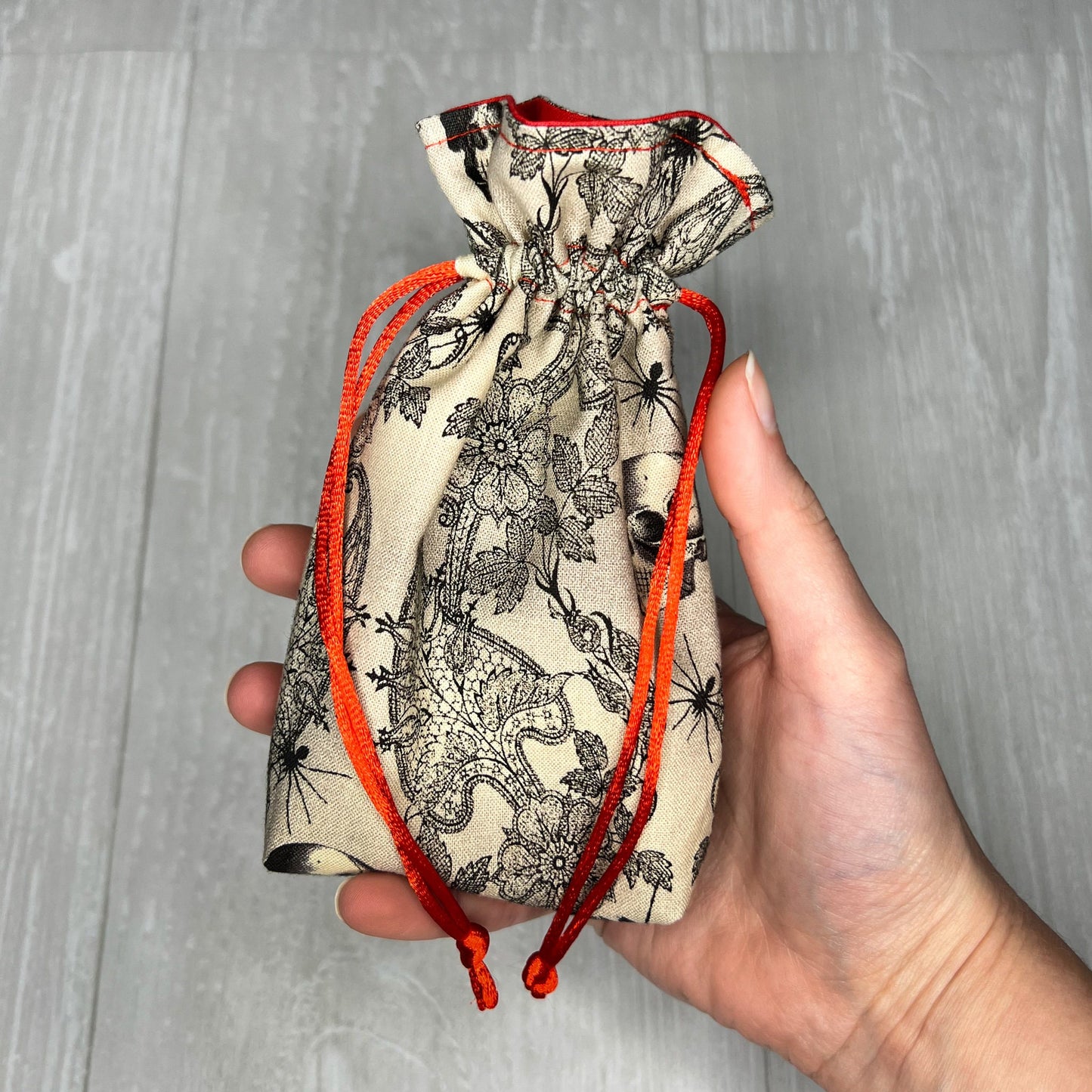 Red Mini Tarot Deck Bag, Drawstring Pouch, Pocket Tarot, Dice Rune Crystal Bag, Witchcraft Wiccan & Pagan Supplies Gifts, Divination Tools