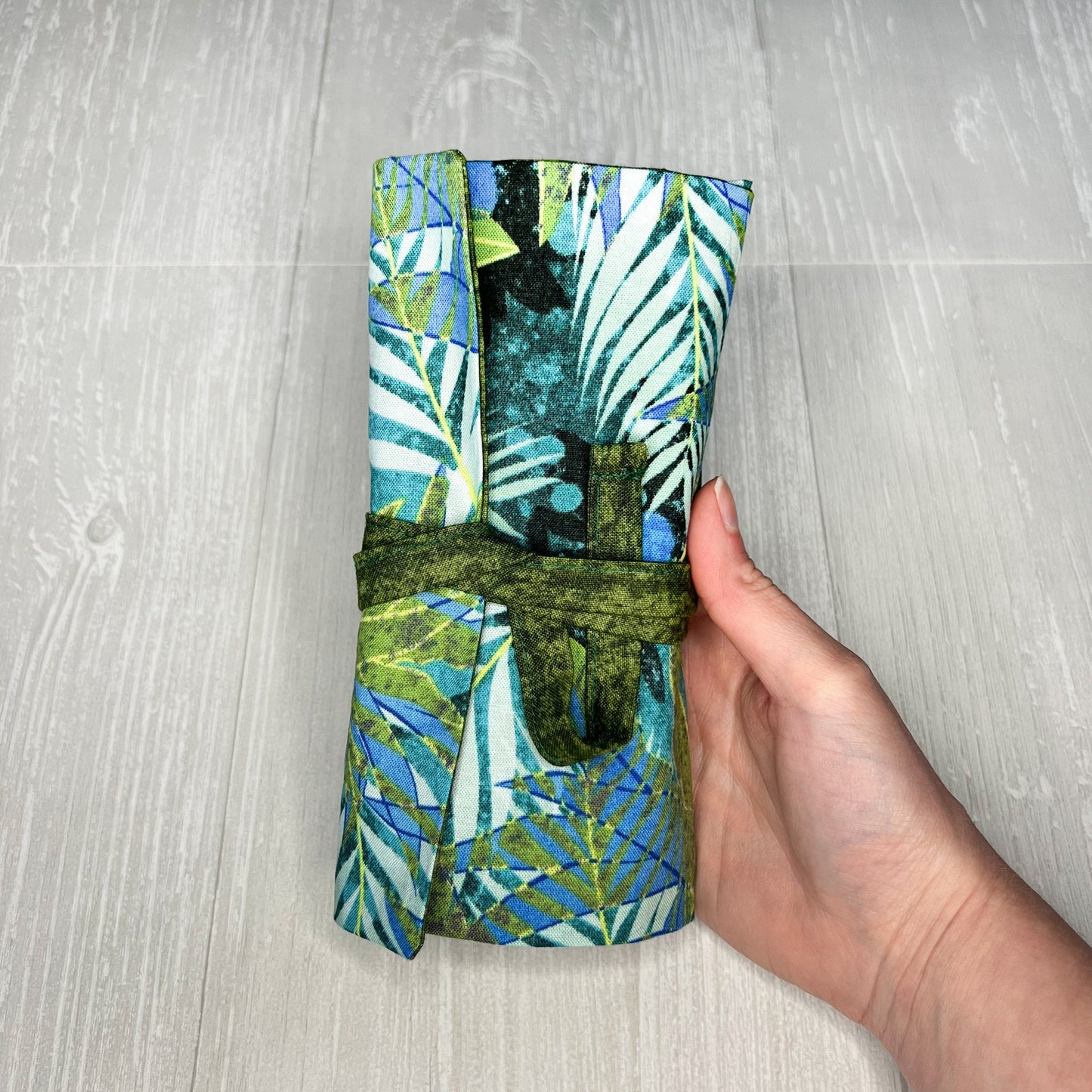 Tropical Leaf Tarot Wrap, Green Tarot Fold Over Pouch, Tarot Supplies & Accessories, Tarot Card Holder, Divination Tools, Tarot Reader Gift