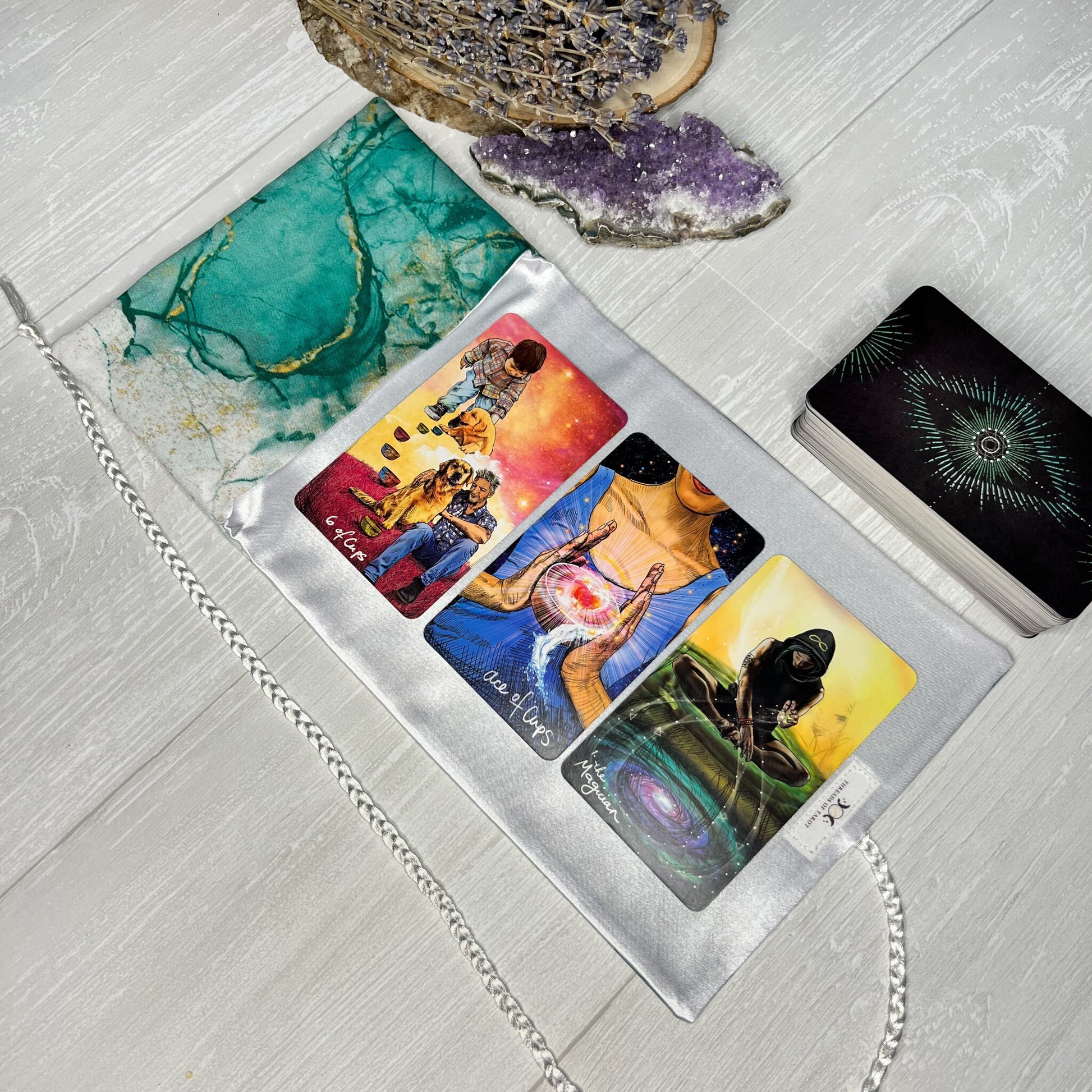 Green & Gold Tarot Wrap Pouch, Tarot Deck Pouch, Tarot Altar Supplies and Accessories, Tarot Card Holder, Divination Pagan Tarot Reader Gift