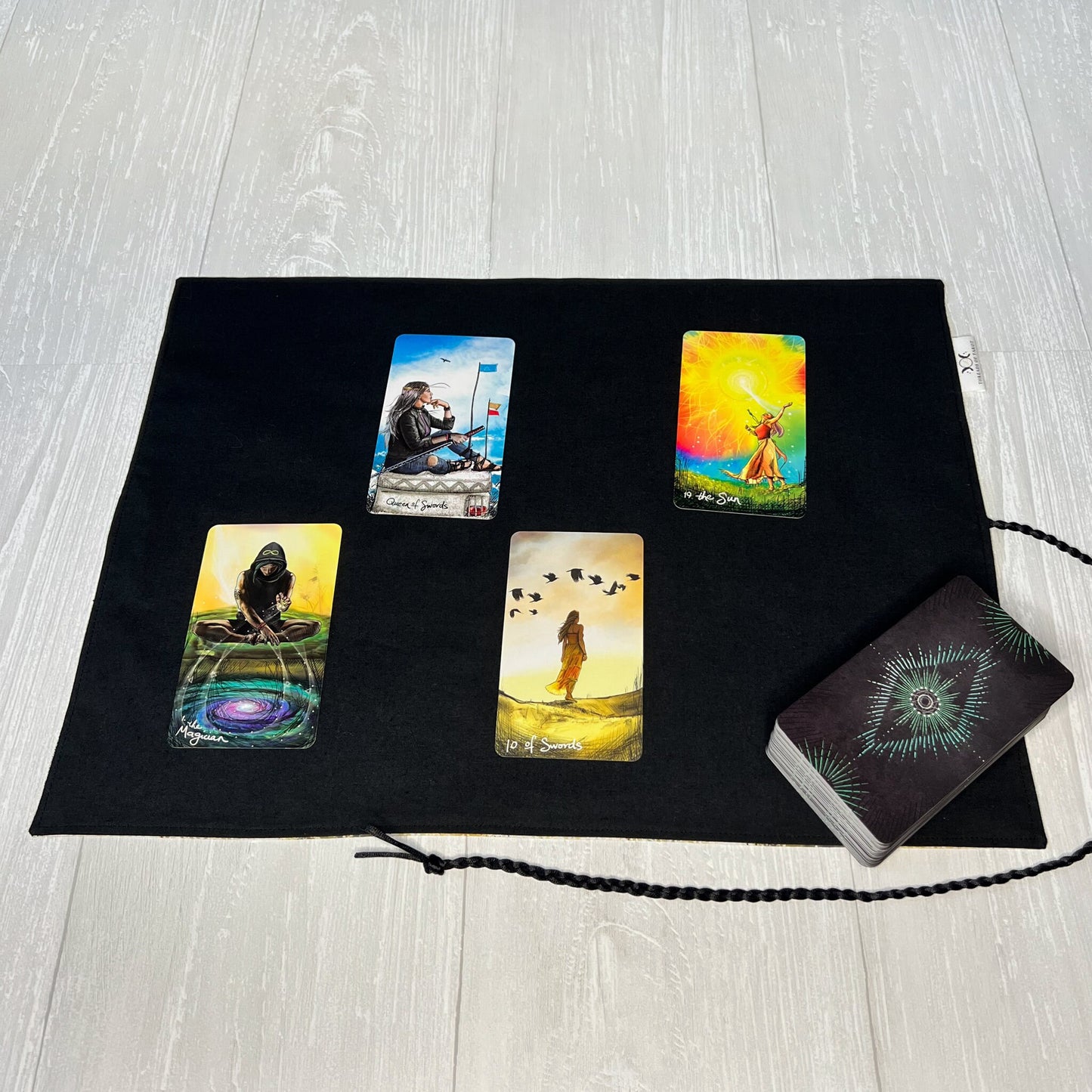 Bee Tarot Wrap, Yellow & Black Tarot Deck Storage Cloth, Tarot Card Holder, Pagan Witchcraft Wiccan Divination Supplies, Tarot Accessories
