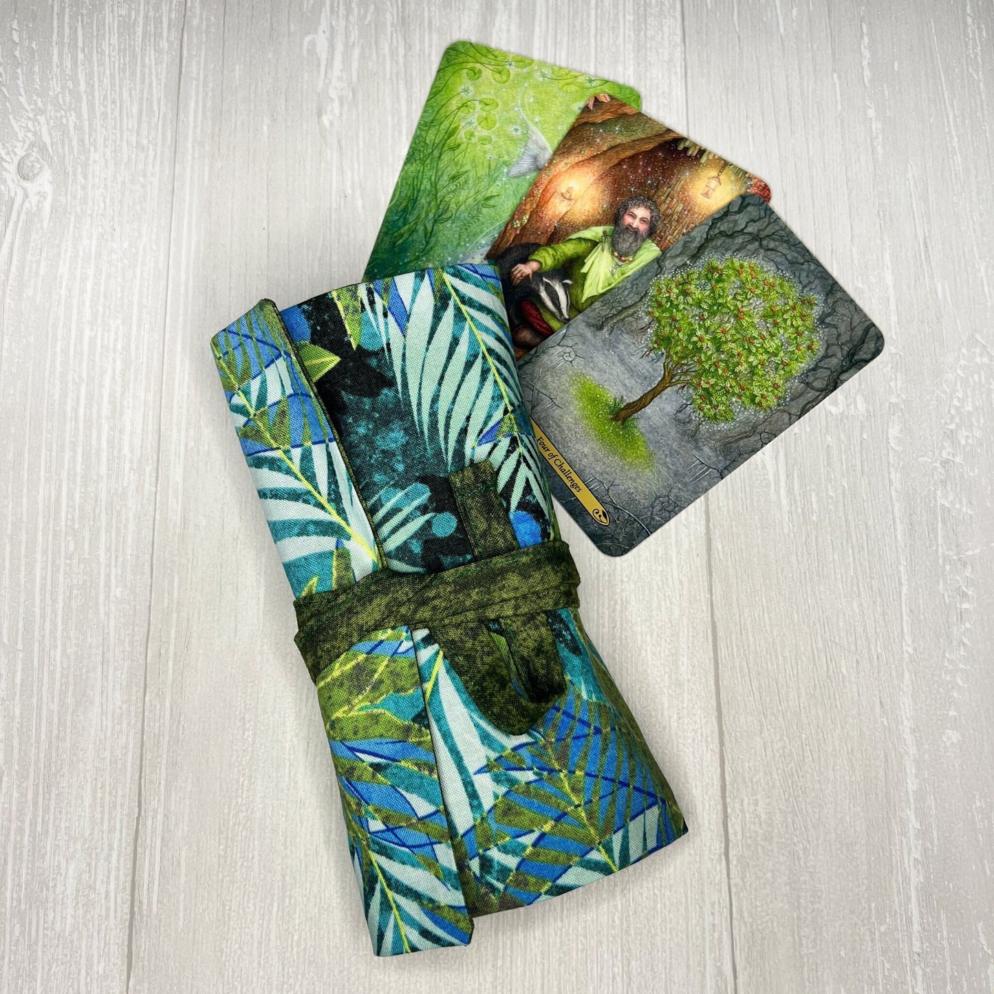 Tropical Leaf Tarot Wrap, Green Tarot Fold Over Pouch, Tarot Supplies & Accessories, Tarot Card Holder, Divination Tools, Tarot Reader Gift