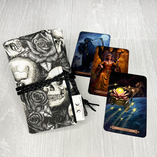 Skulls & Roses Tarot Wrap, Witch Tarot Deck Storage Cloth, Tarot Card Holder, Pagan Witchcraft Wiccan Divination Supplies, Tarot Accessories